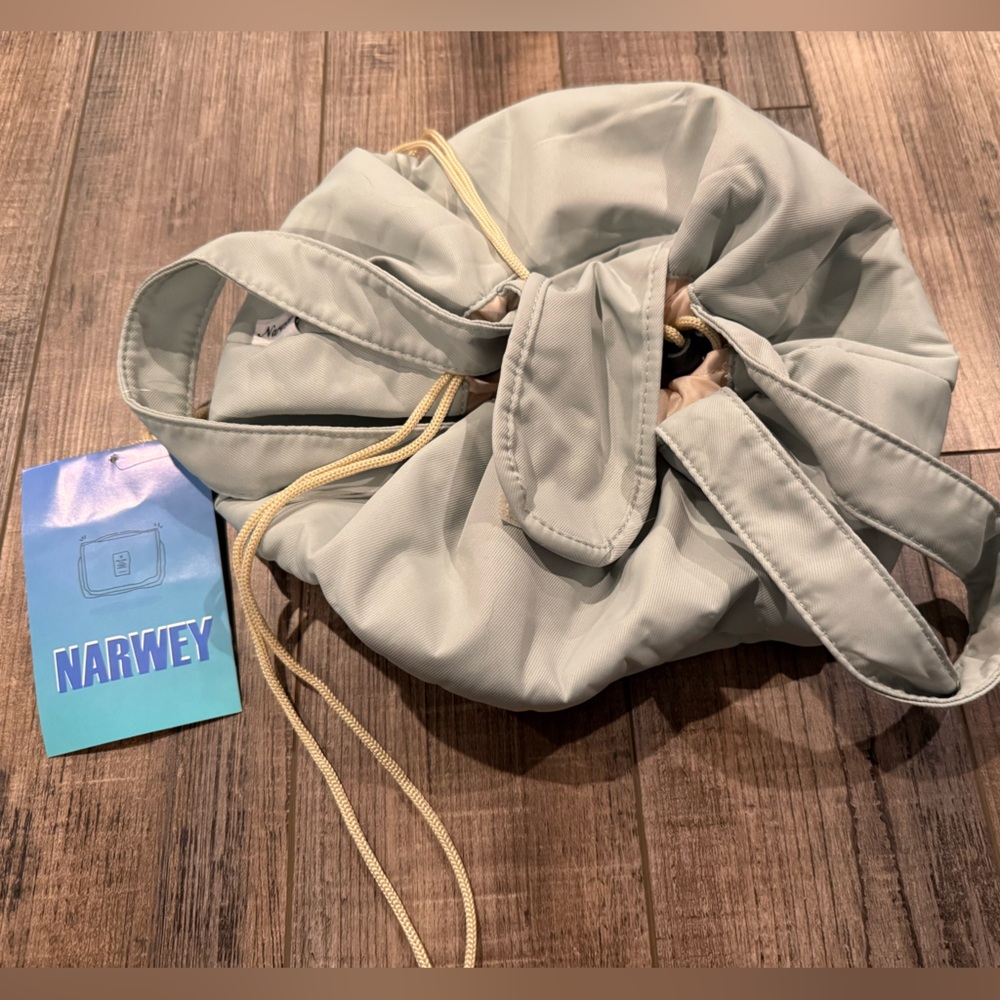 Stylish Sage Green / Cream Drawstring Women's cosmetic Bag